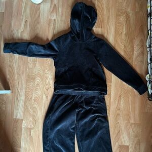 Girls all in motion size 6/7 velour matching set black